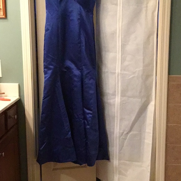 Sheath/Column Satin V-neck Sleeveless Floor-Length Mother of the Bride Dresse - Picture 4 of 11